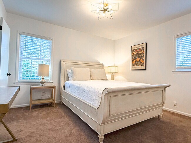 Building Photo - 7601 Bedfordshire Dr