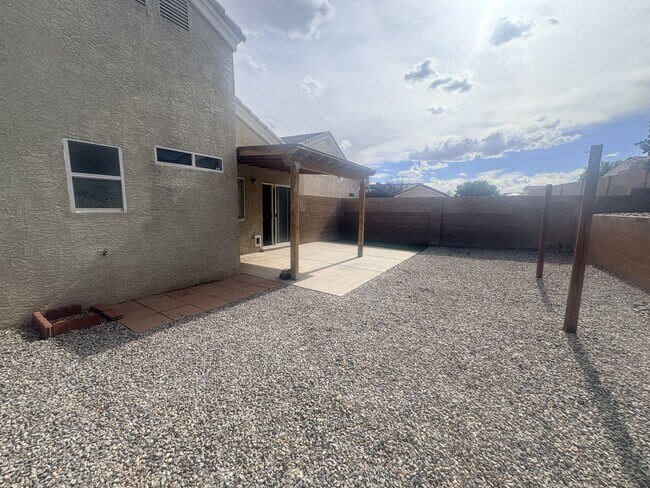 Building Photo - 5425 Caballo Ct NE