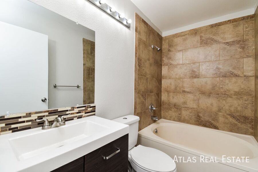 Building Photo - 9138 Chieftan Dr