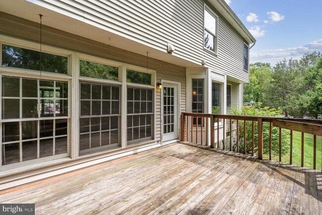Building Photo - 18862 Crossroads Ct