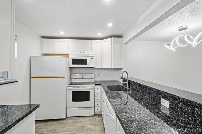 Building Photo - 2929 S Ocean Blvd