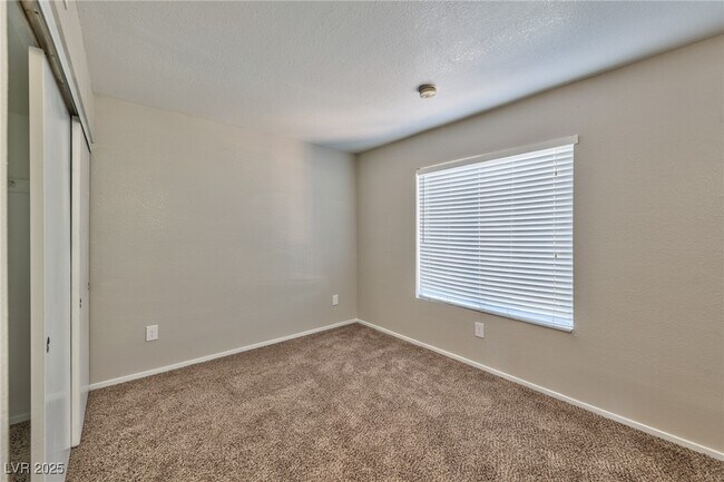 Building Photo - 8070 W Russell Rd