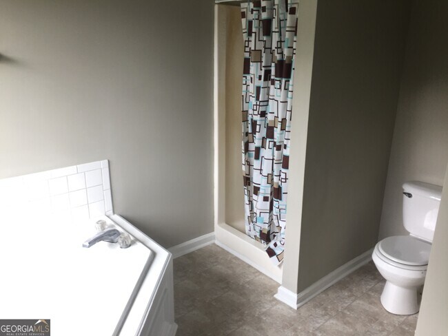 Building Photo - 121 Meadow Creek Ct