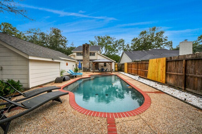 Building Photo - 15126 Trailside Dr