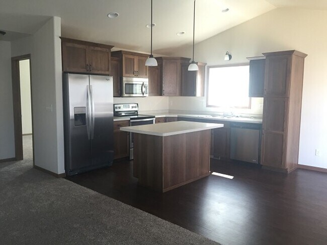 Building Photo - 932 Eaglewood Ave