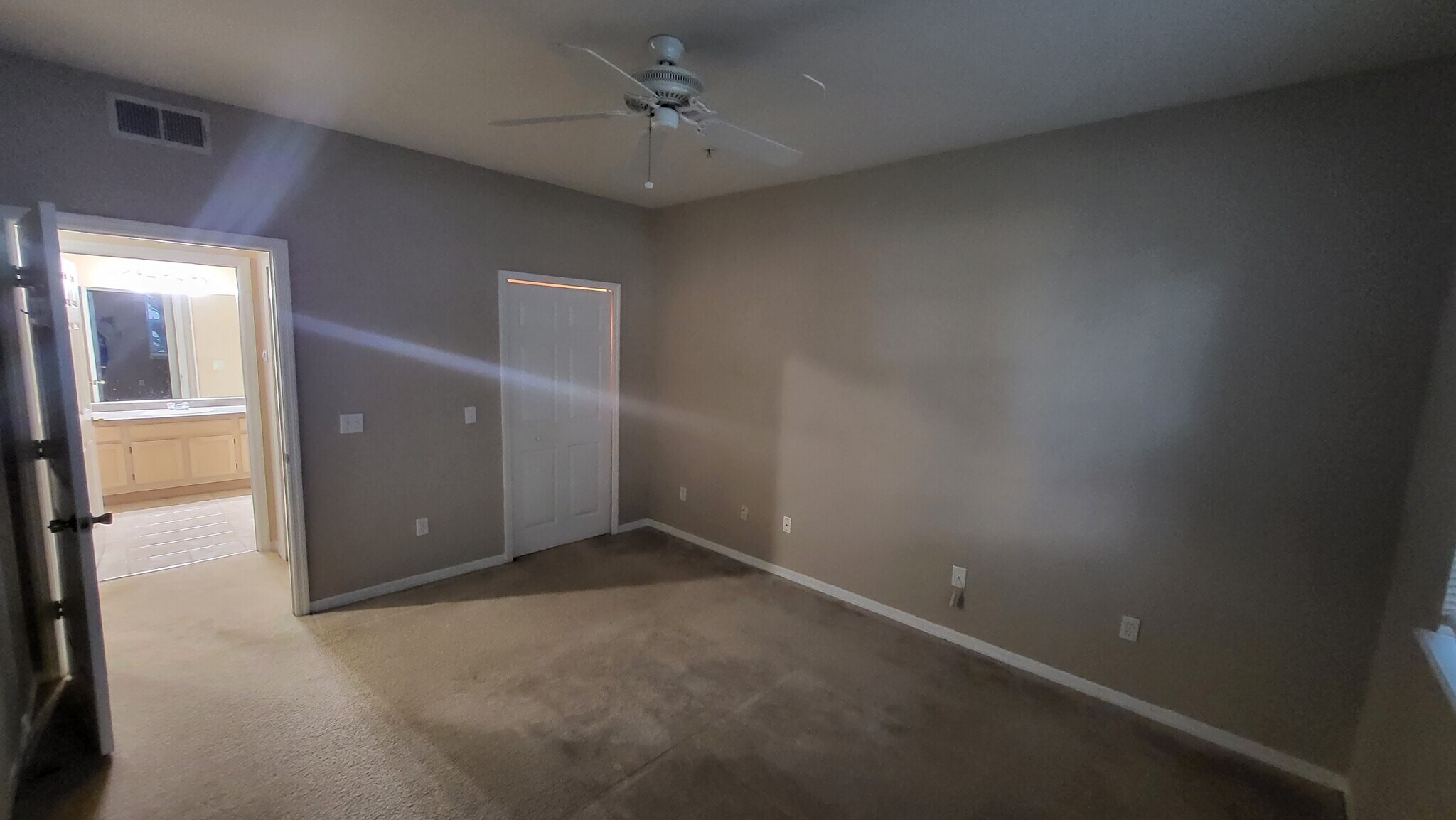 Building Photo - 3281 Soho St