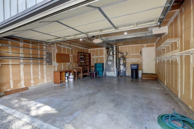Building Photo - 4-bedroom 2.5 bath on cul-de-sac in Kirkland