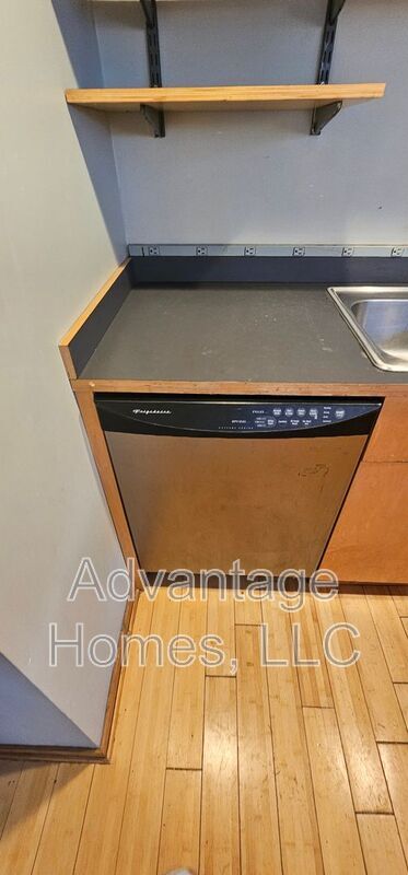 Building Photo - 3804 Roanoke Rd