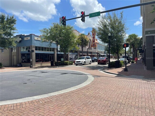 Building Photo - 2000 15th Ct NW