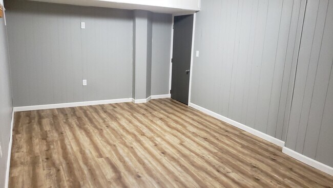 3-rd bedroom/ playroom - 411 W Linden Ave