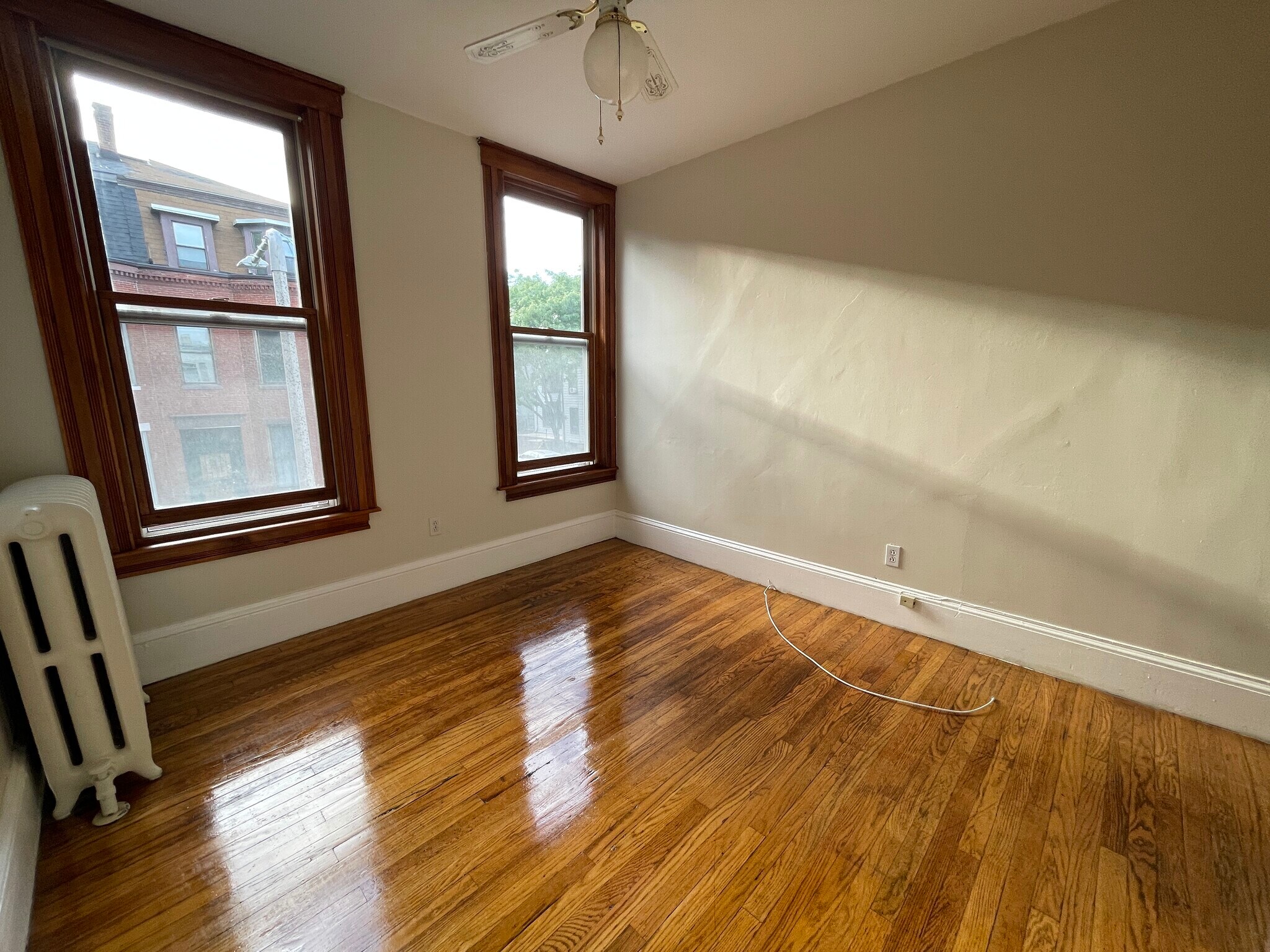 Building Photo - 338 K St