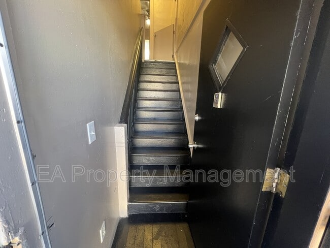 Building Photo - 123 Walter St NE