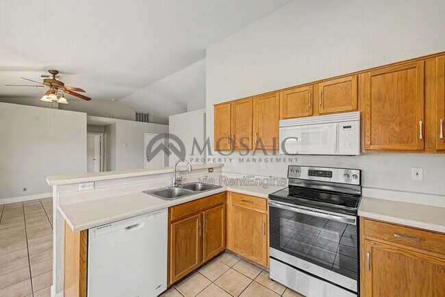 Building Photo - 2049 E San Tan Ct