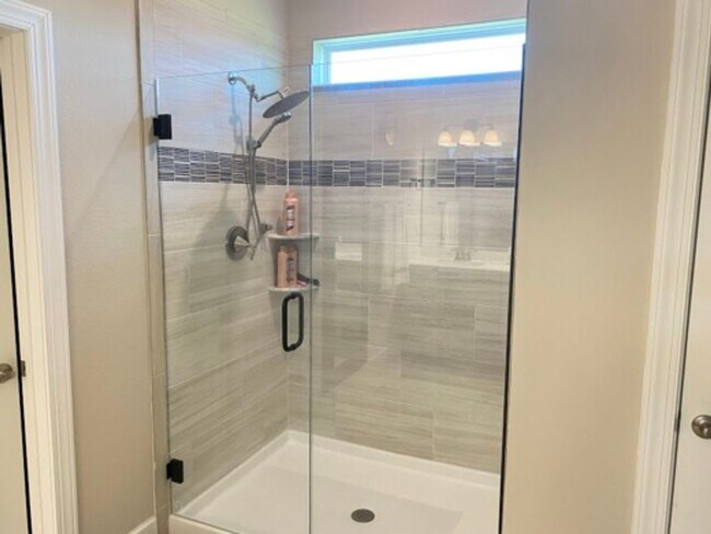 Building Photo - Beautiful 4 Bedroom Home in Amazing Wesley...