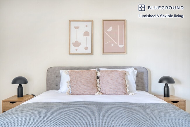 Building Photo - 1850 Sand Hill Rd