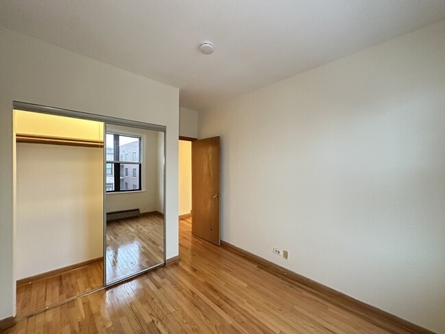 Building Photo - 640 W Barry Ave