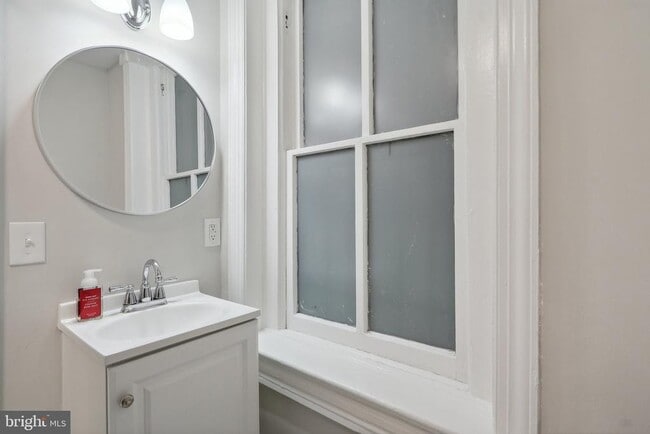 Building Photo - 409 South Carolina Ave SE