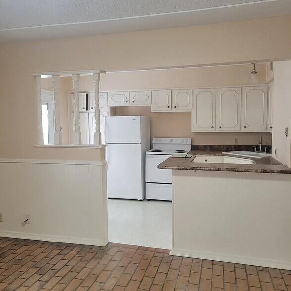 Building Photo - 1710 Scenic Dr