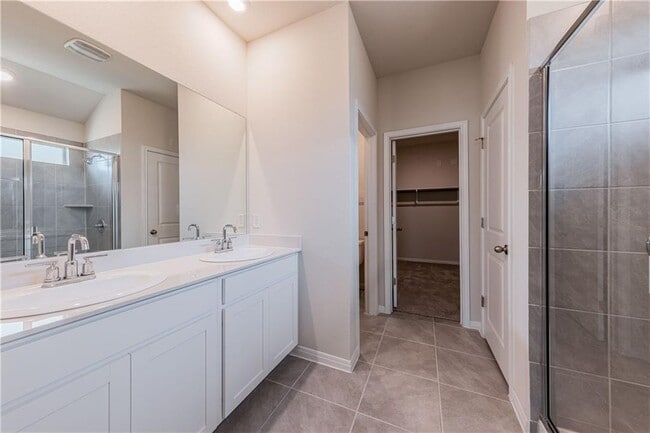 Building Photo - 13905 Heartland Dr