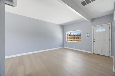 Building Photo - 3-Bed Duplex! Perfectly situated near shopping, dining, and everyday essentials– Spacious 1000 Sq...