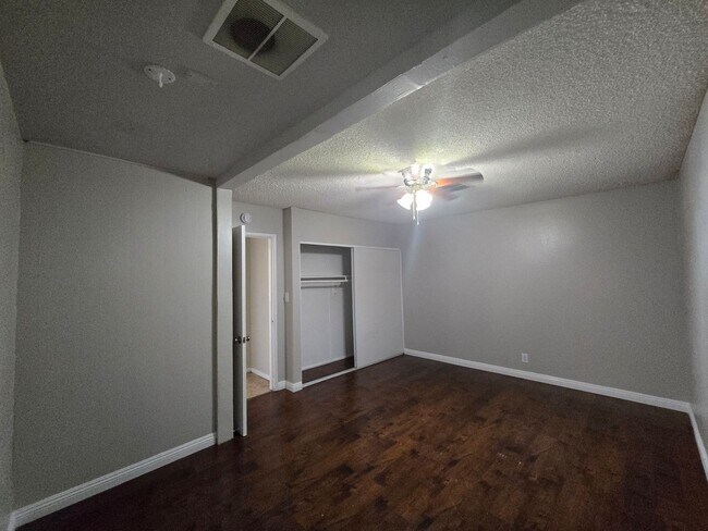 Building Photo - Newly Remodeled 3 Bedroom 1 Bathroom Home!...