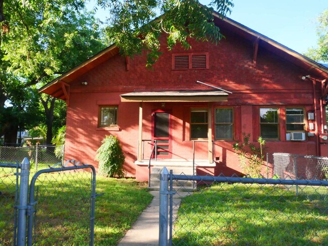 Building Photo - Downtown living on Main Street in beautiful, historic Elgin!
