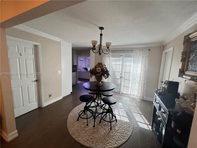 Building Photo - 5068 Beechwood Rd