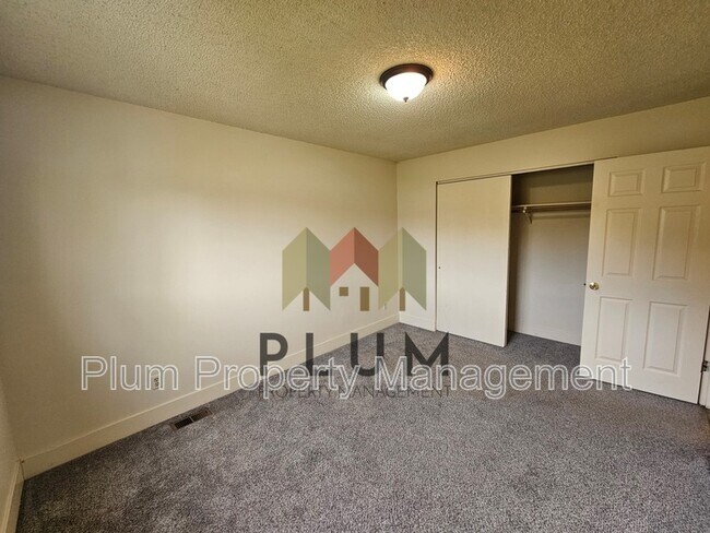 Building Photo - 5602 Bridger Ct