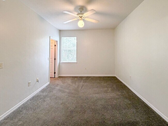 Building Photo - 13200 W Newberry Rd