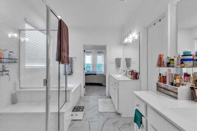 Building Photo - 17608 Penfolds Dr