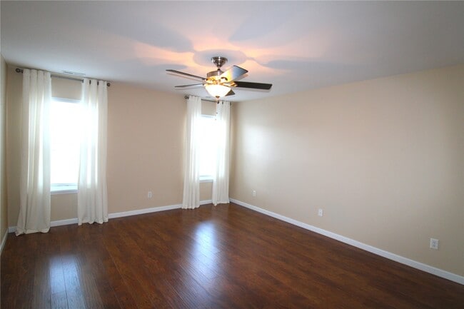 Building Photo - 643 Country Heights Dr