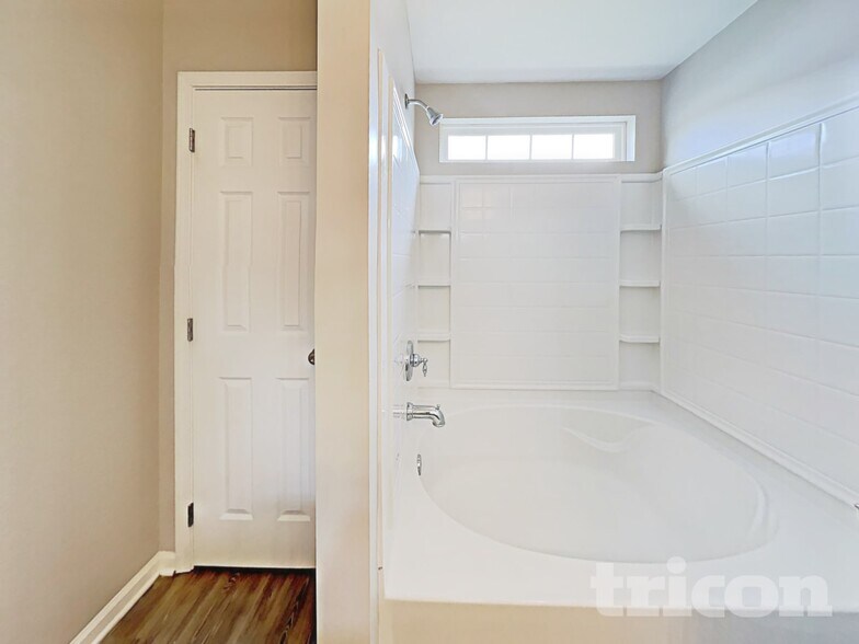 Building Photo - 5213 Hildreth Court