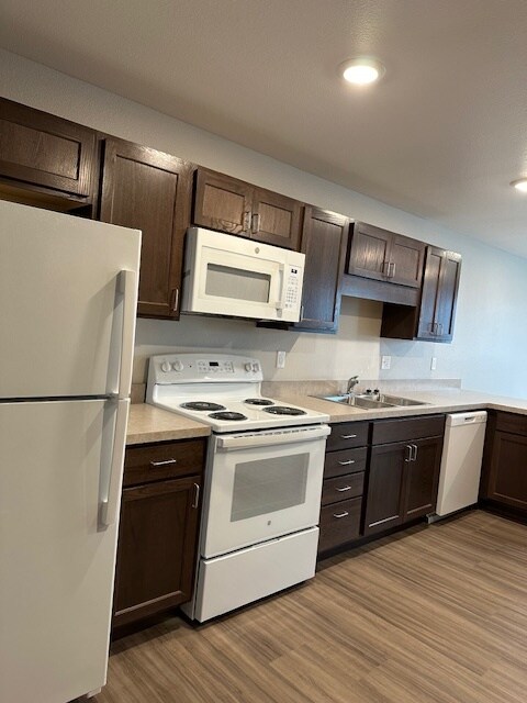 Building Photo - 15 19th Ave SW