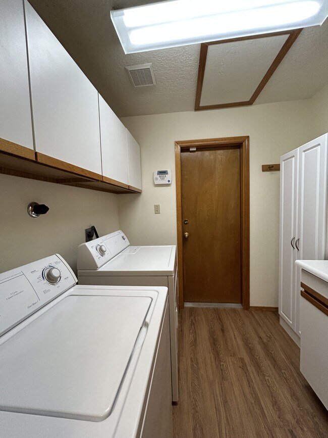 Building Photo - 1 Autumnwood Ct