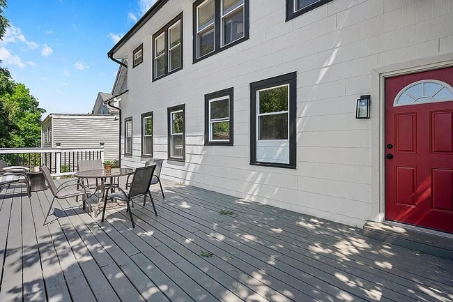 Building Photo - Gorgeous 4 or 5 bed 3.5 Bath in Madisonville!!