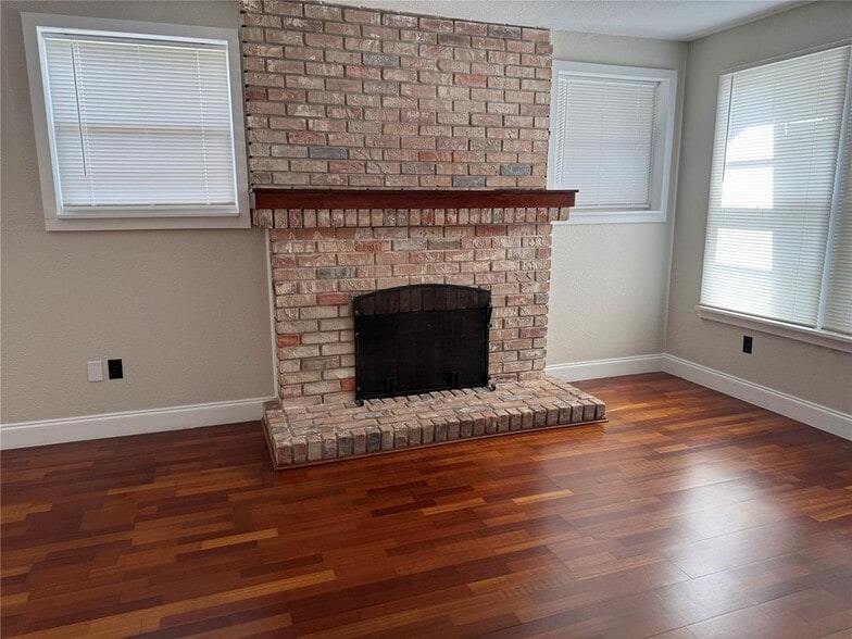 Building Photo - 5025 SW 64th Ave
