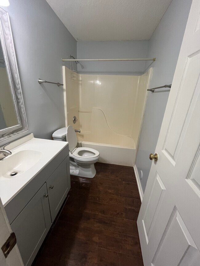 Building Photo - 2005 Locarno Dr