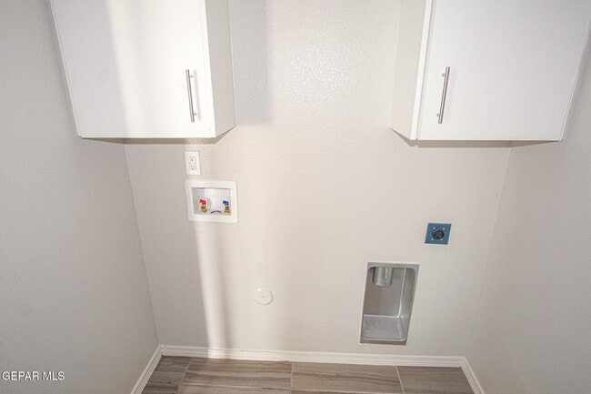 Building Photo - 14740 Charles Foster Ave