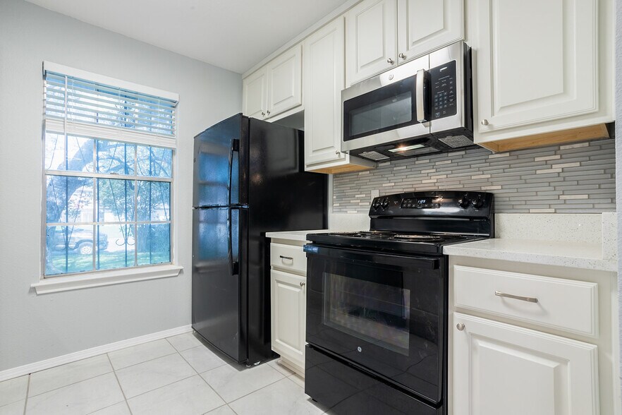 Kitchen - 5275 Meadow Rise St