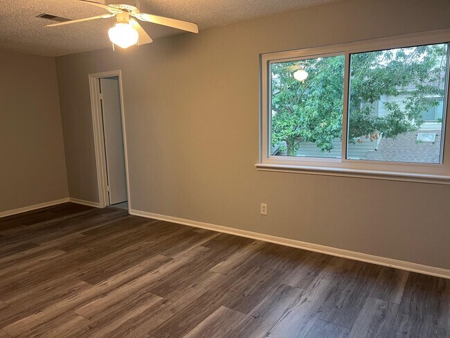 Building Photo - 2379 Briarwest Blvd