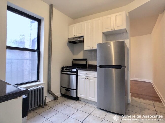 Building Photo - 401 E 68th St