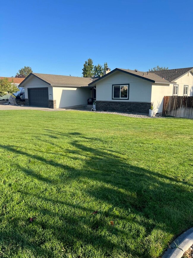 Building Photo - 100 Hills W Way