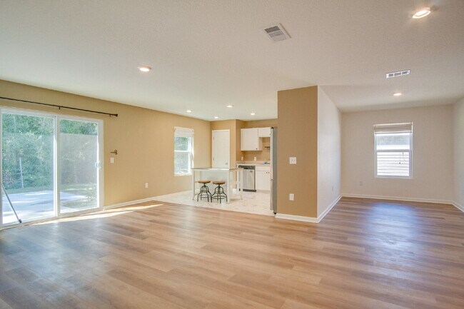 Building Photo - 3-Bed, 2-Bath Modern Home in Prime Locatio...