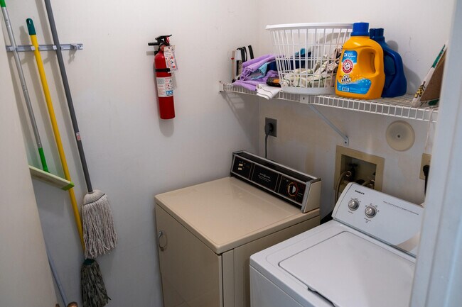 Building Photo - 14896 Bal Moral Ln