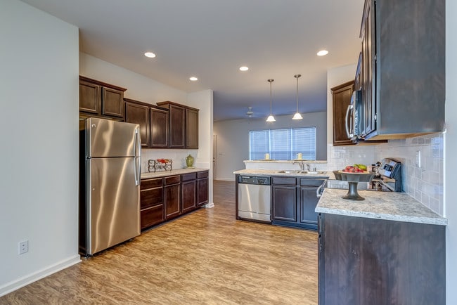 Building Photo - The Townhomes at Glasford Square