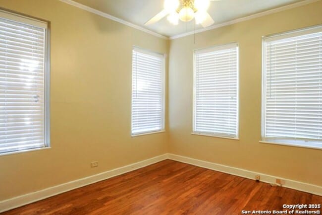 Building Photo - 2 Bedroom/1 Bath Alamo Heights Subdivision