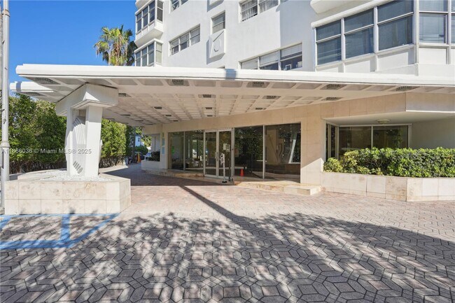 Building Photo - 1881 Washington Ave