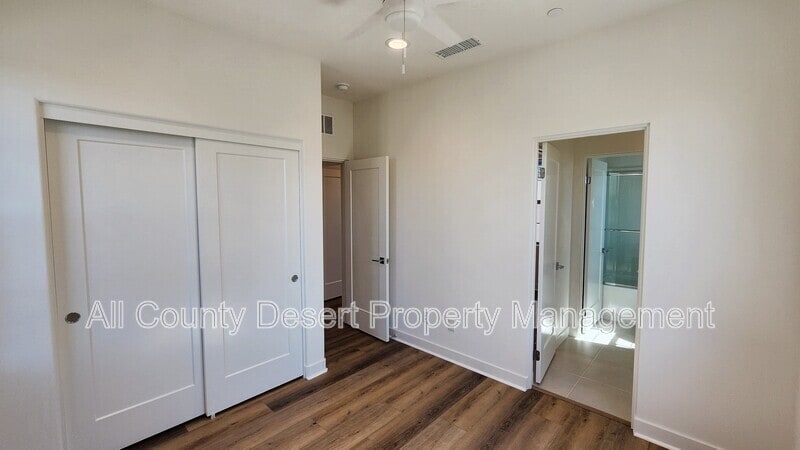 Building Photo - 35944 Randall Ln