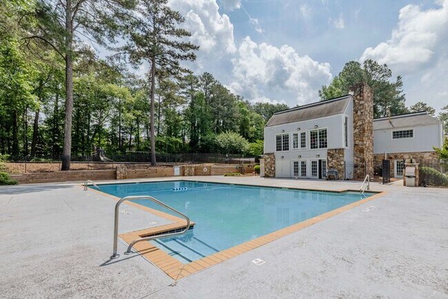 Building Photo - Affordable Living 20 Minutes from Everything Atlanta -2 Bedroom 2 1/2 Baths only $1300*