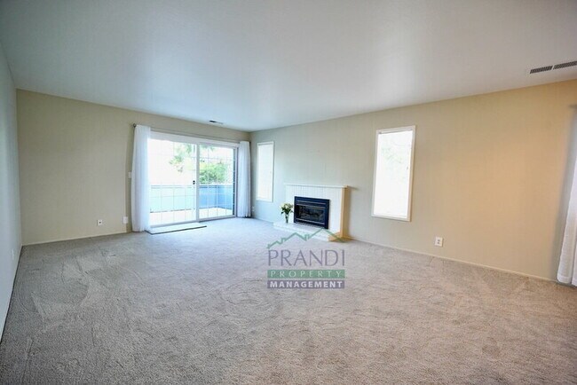 Building Photo - 575 Larkspur Plaza Dr